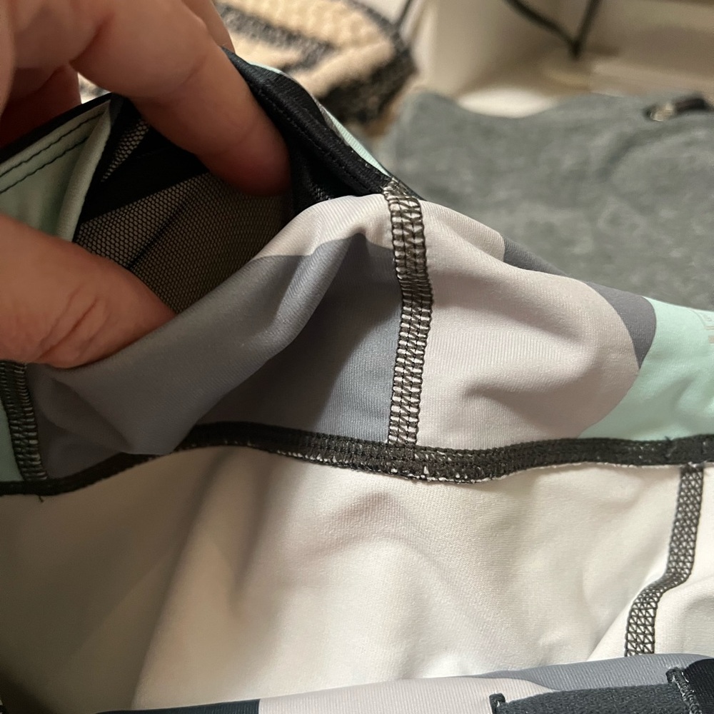 Gap Fit Cropped “gfast” Athletic Pants - Picture 4 of 5